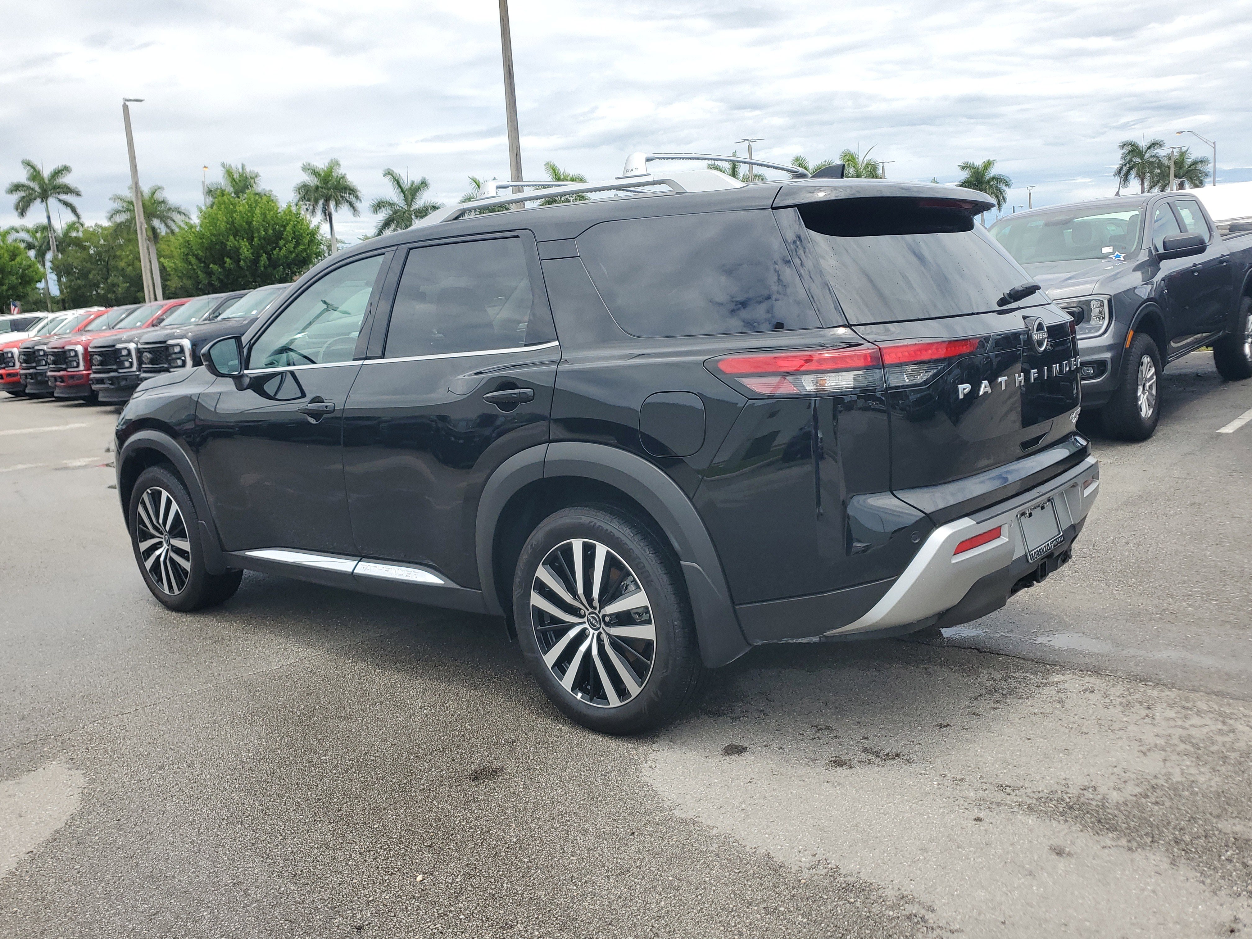 Certified 2024 Nissan Pathfinder Platinum w/ Cargo Package image 7