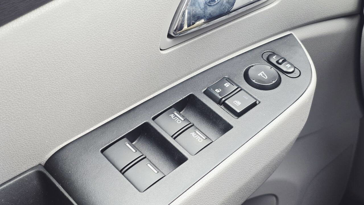 Used 2014 Honda Odyssey EX image 25