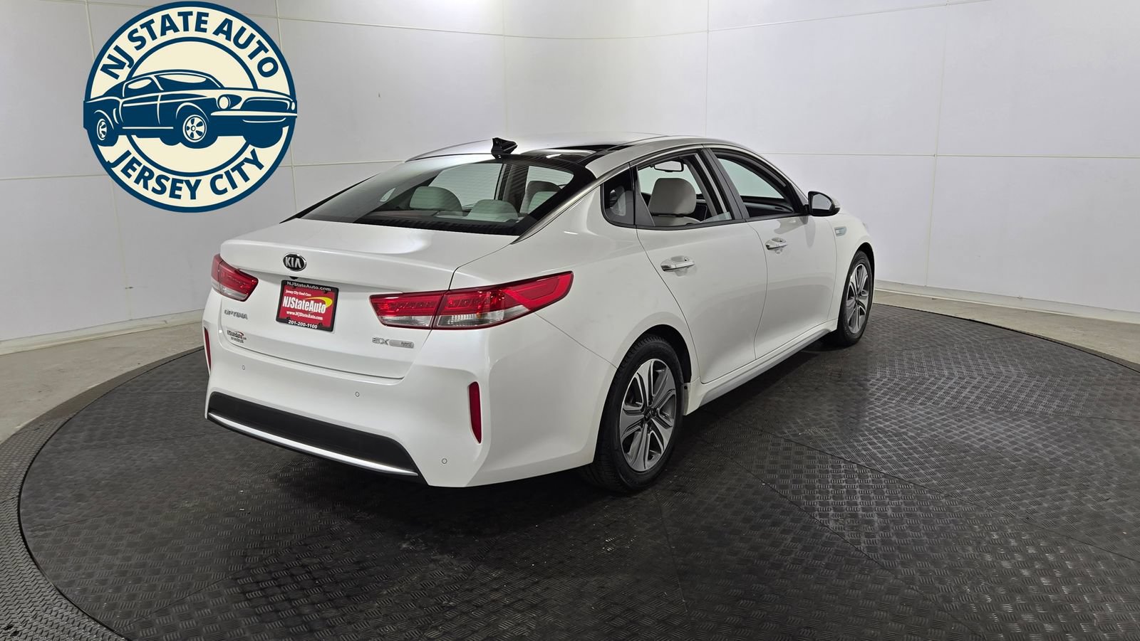Used 2017 Kia Optima EX w/ Technology Package FWD image 7