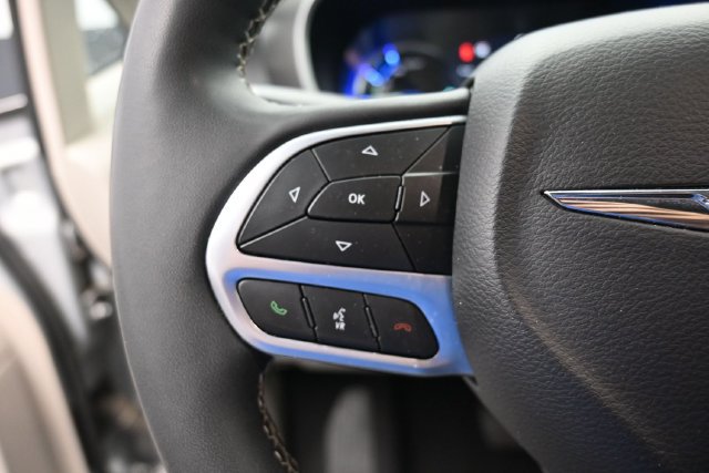 Used 2024 Chrysler Pacifica Limited FWD image 19