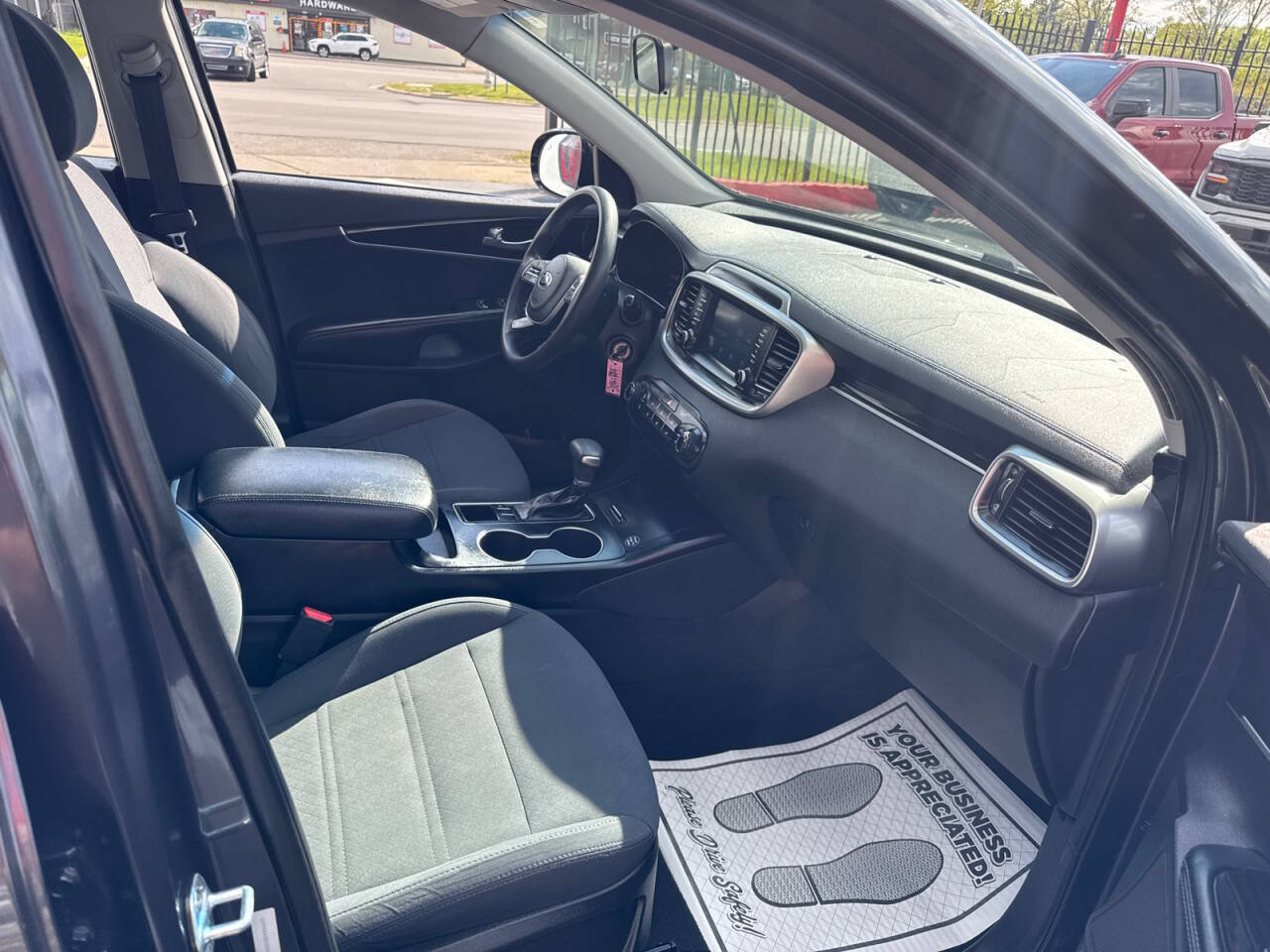 Used 2019 Kia Sorento FWD image 8