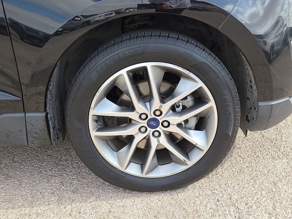 Used 2017 Ford Edge Titanium w/ Equipment Group 301A image 7