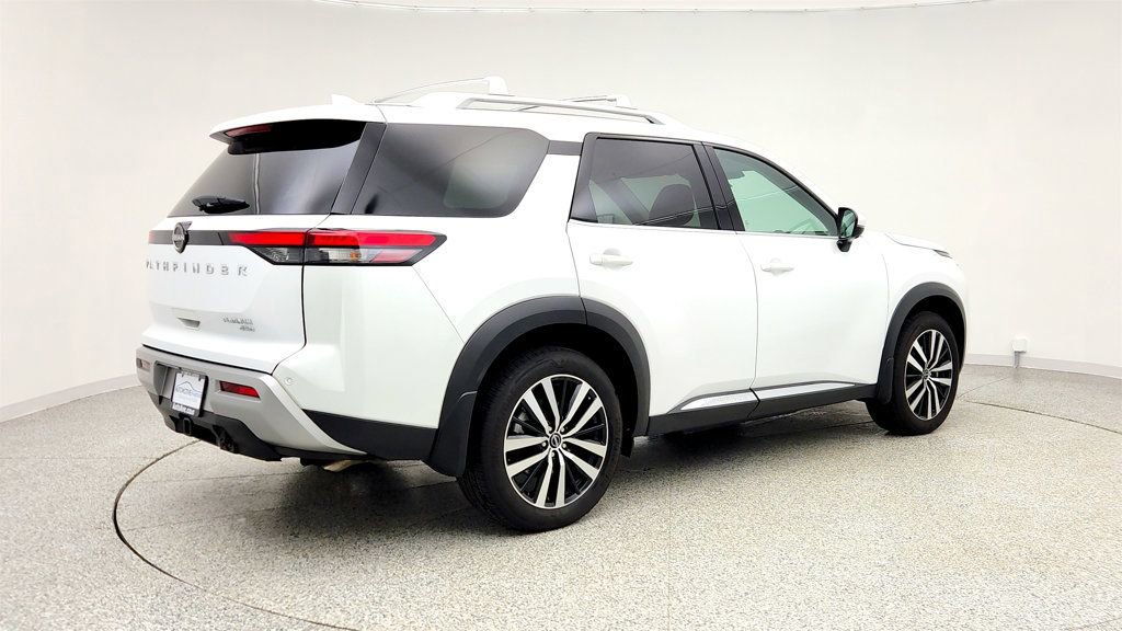 Used 2025 Nissan Pathfinder Platinum image 5