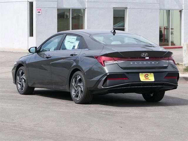 New 2025 Hyundai Elantra Limited FWD image 5