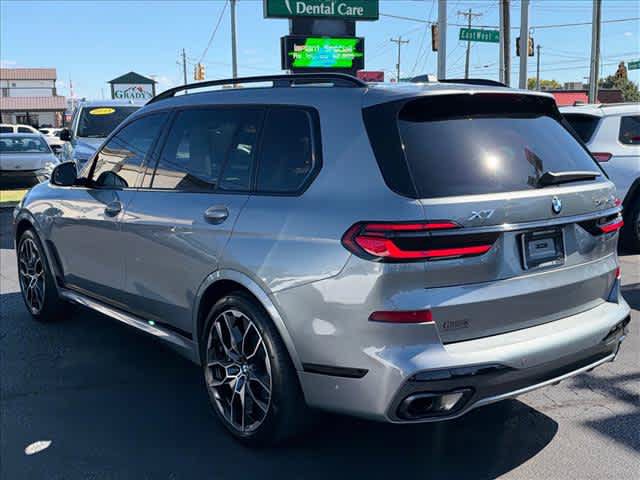 Used 2025 BMW X7 xDrive40i w/ M Sport Package AWD/4WD image 6