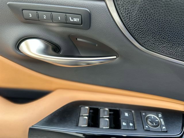 Used 2024 Lexus ES 300h Ultra Luxury w/ Accessory Package (Z2) image 14