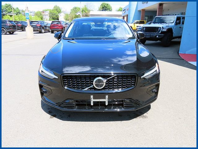 Used 2024 Volvo S60 B5 Plus w/ Climate Package FWD image 2