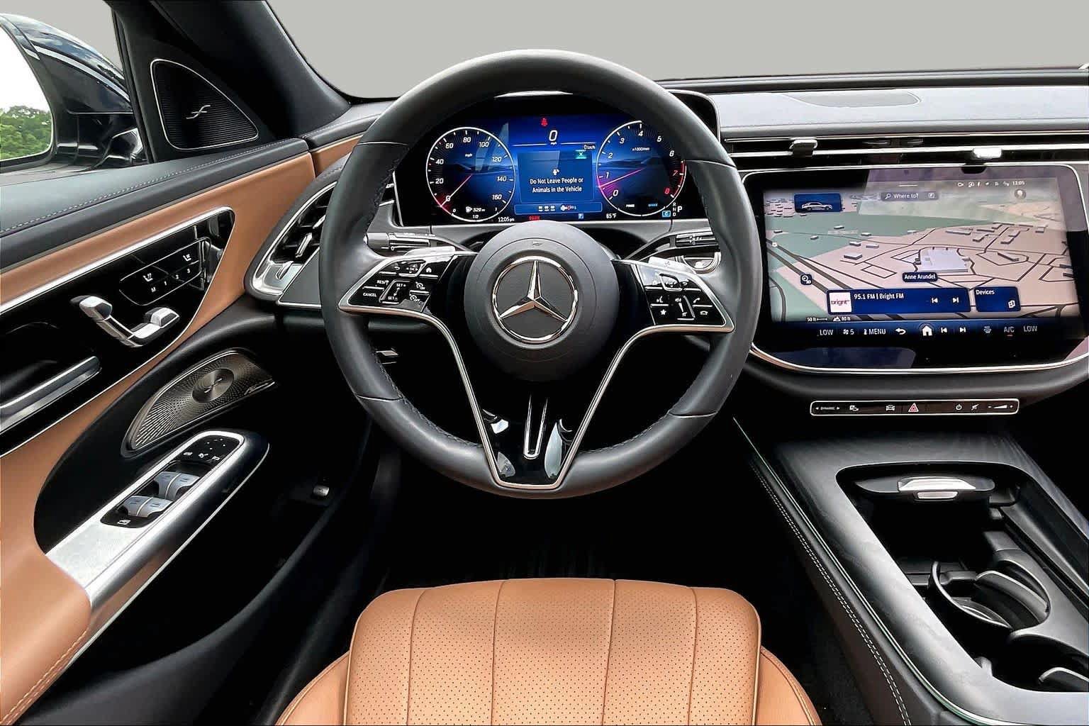 Used 2025 Mercedes-Benz E 350 4MATIC Sedan image 5