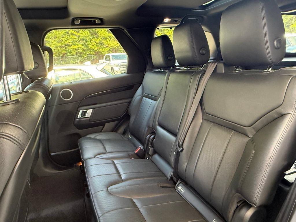 Used 2017 Land Rover Discovery SE AWD/4WD image 11