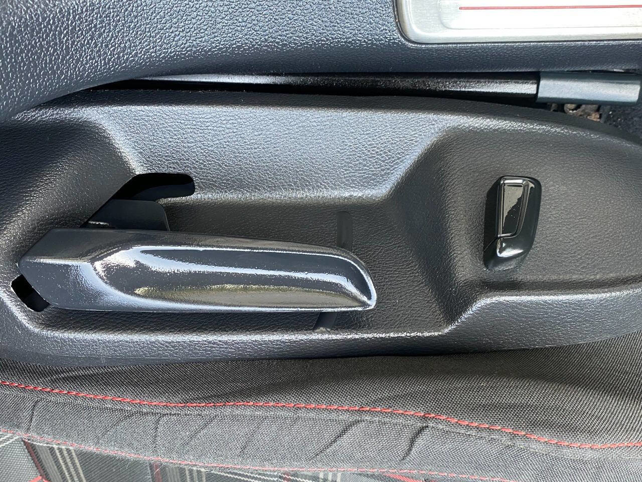 Used 2017 Volkswagen GTI Sport image 19