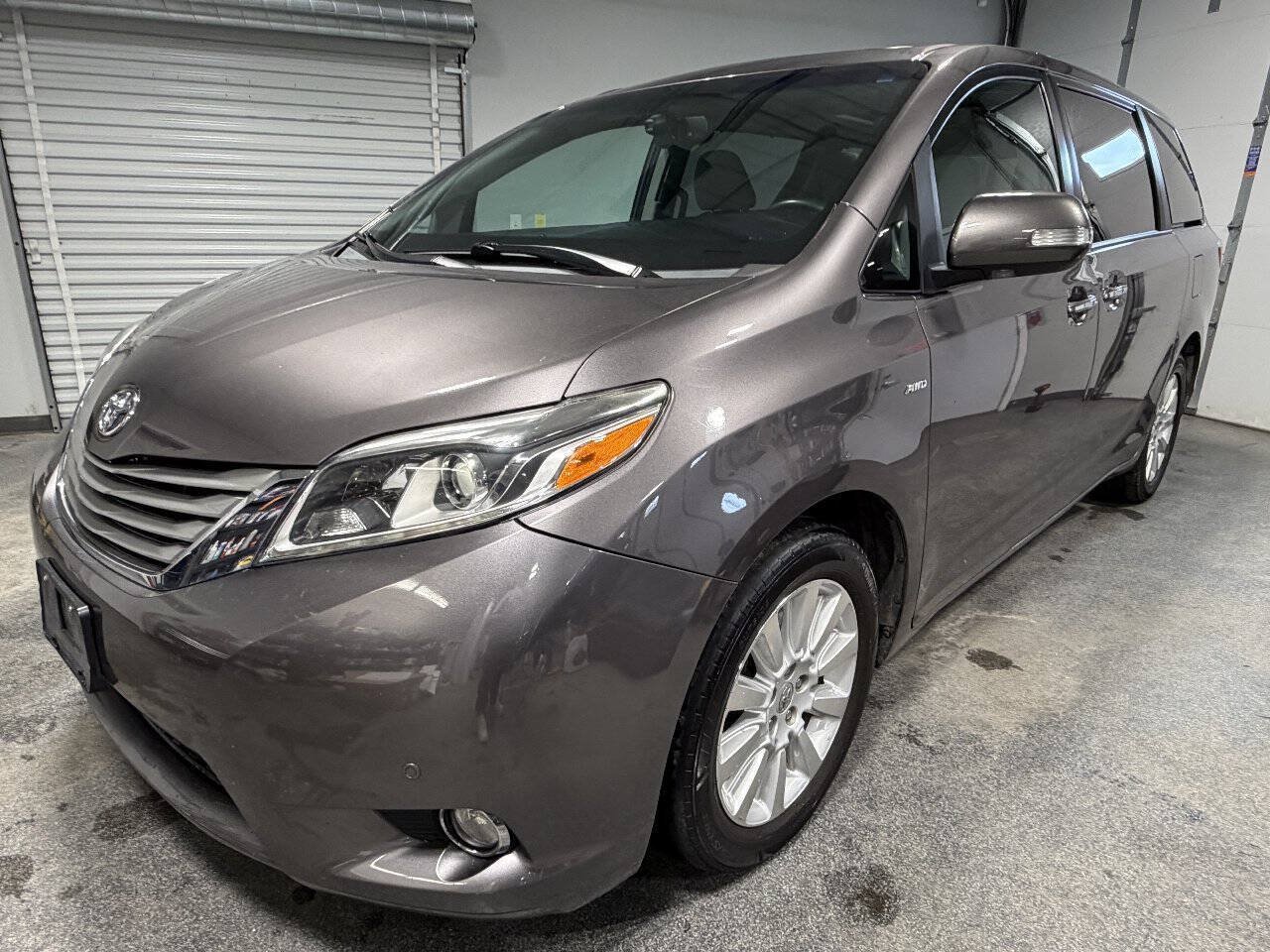 Used 2016 Toyota Sienna Limited Premium AWD/4WD image 3
