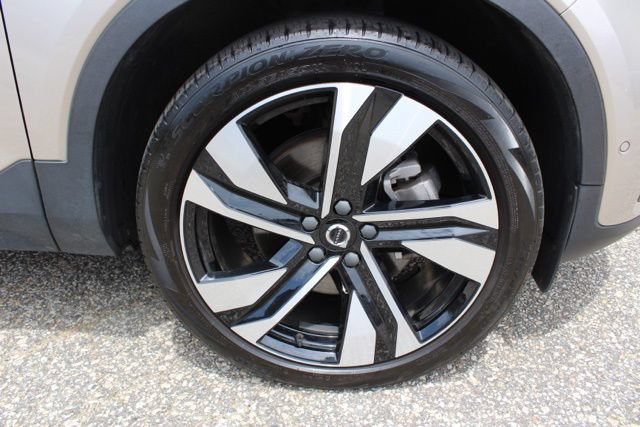 Certified 2023 Volvo XC40 B5 Ultimate w/ Climate Package AWD/4WD image 12