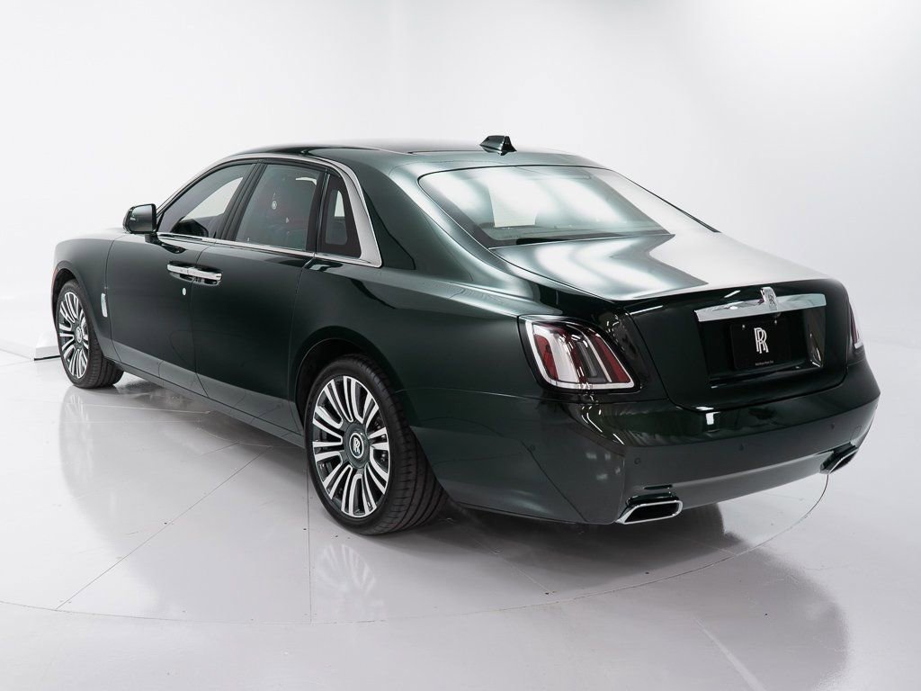 Used 2025 Rolls-Royce Ghost image 3