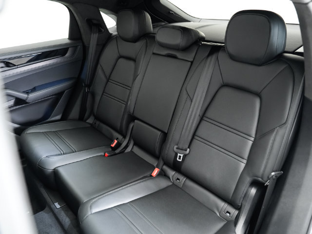 Certified 2025 Porsche Cayenne GTS AWD/4WD image 21