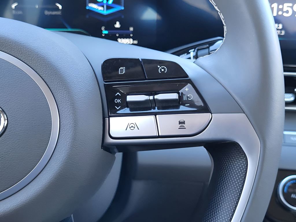 Used 2023 Hyundai Elantra SEL w/ Convenience Package image 17