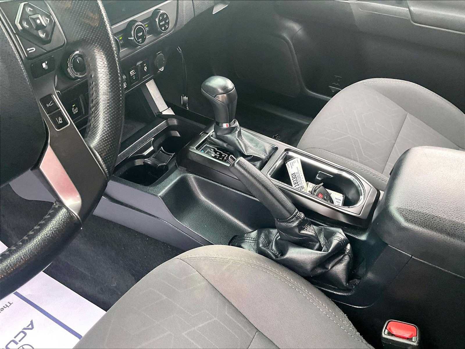 Used 2018 Toyota Tacoma TRD Off-Road w/ Technology Package AWD/4WD image 19