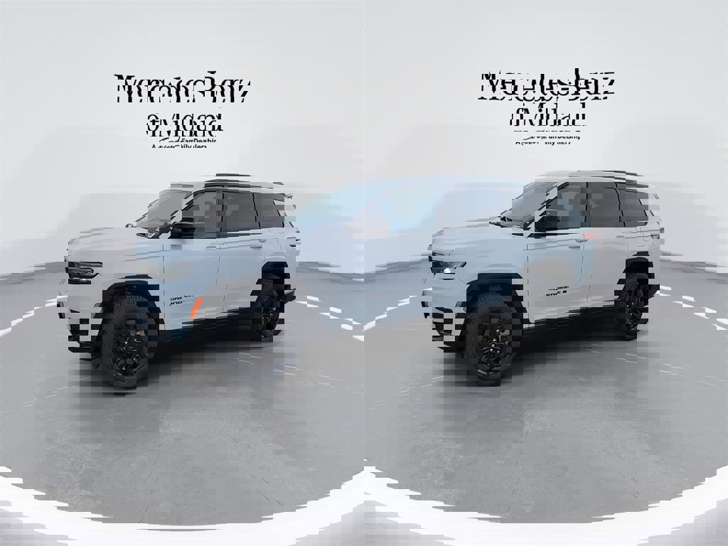 Used 2024 Jeep Grand Cherokee L Laredo image 4