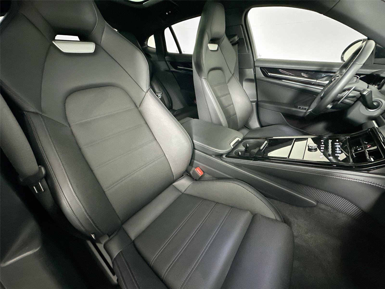 Certified 2024 Porsche Panamera image 28