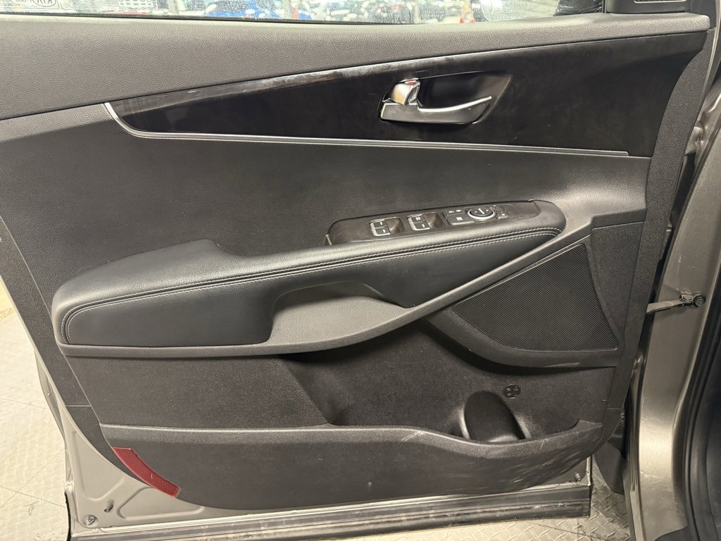Used 2018 Kia Sorento LX image 8