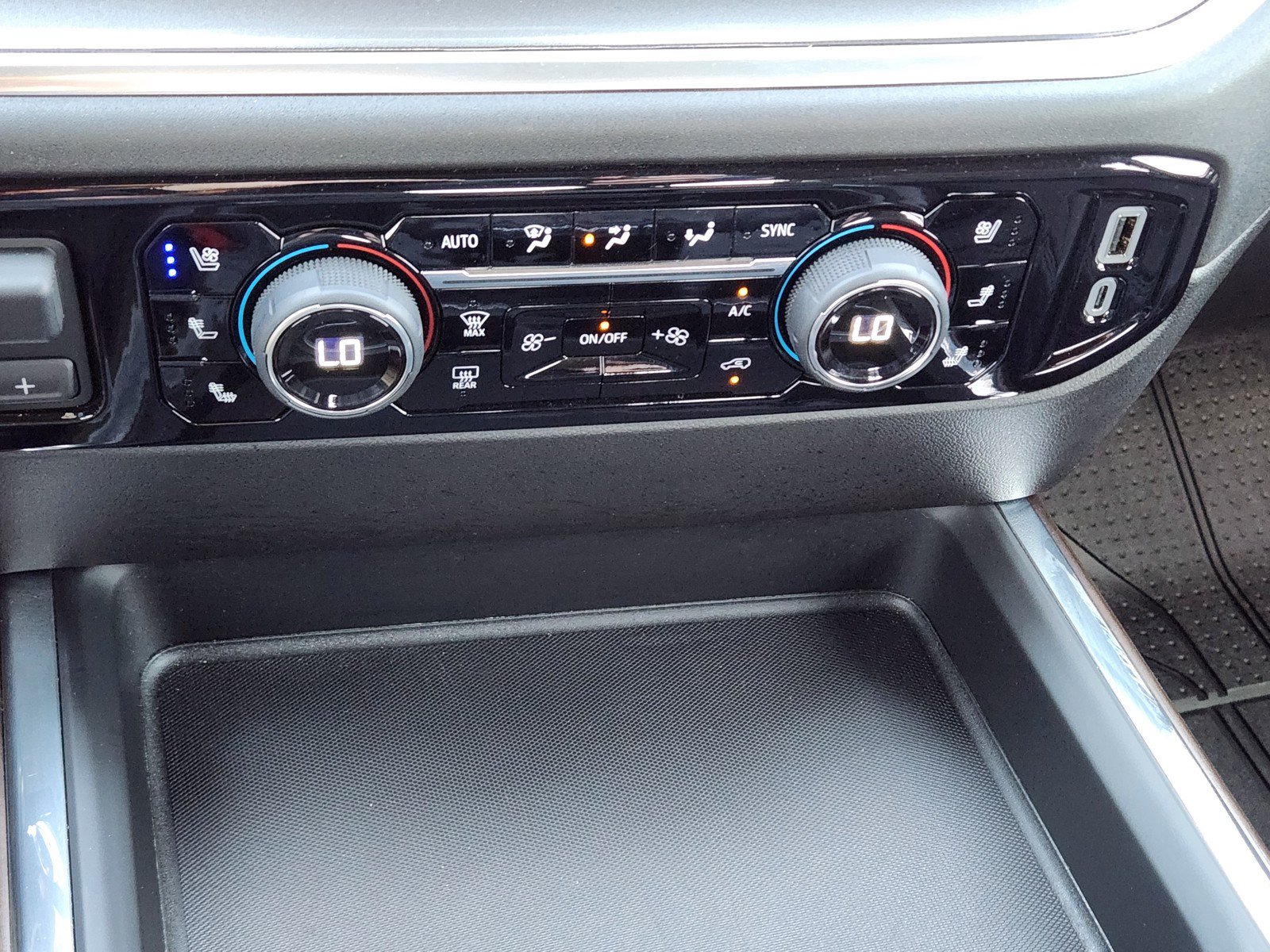 Used 2025 Chevrolet Silverado 3500 High Country w/ Technology Package AWD/4WD image 15