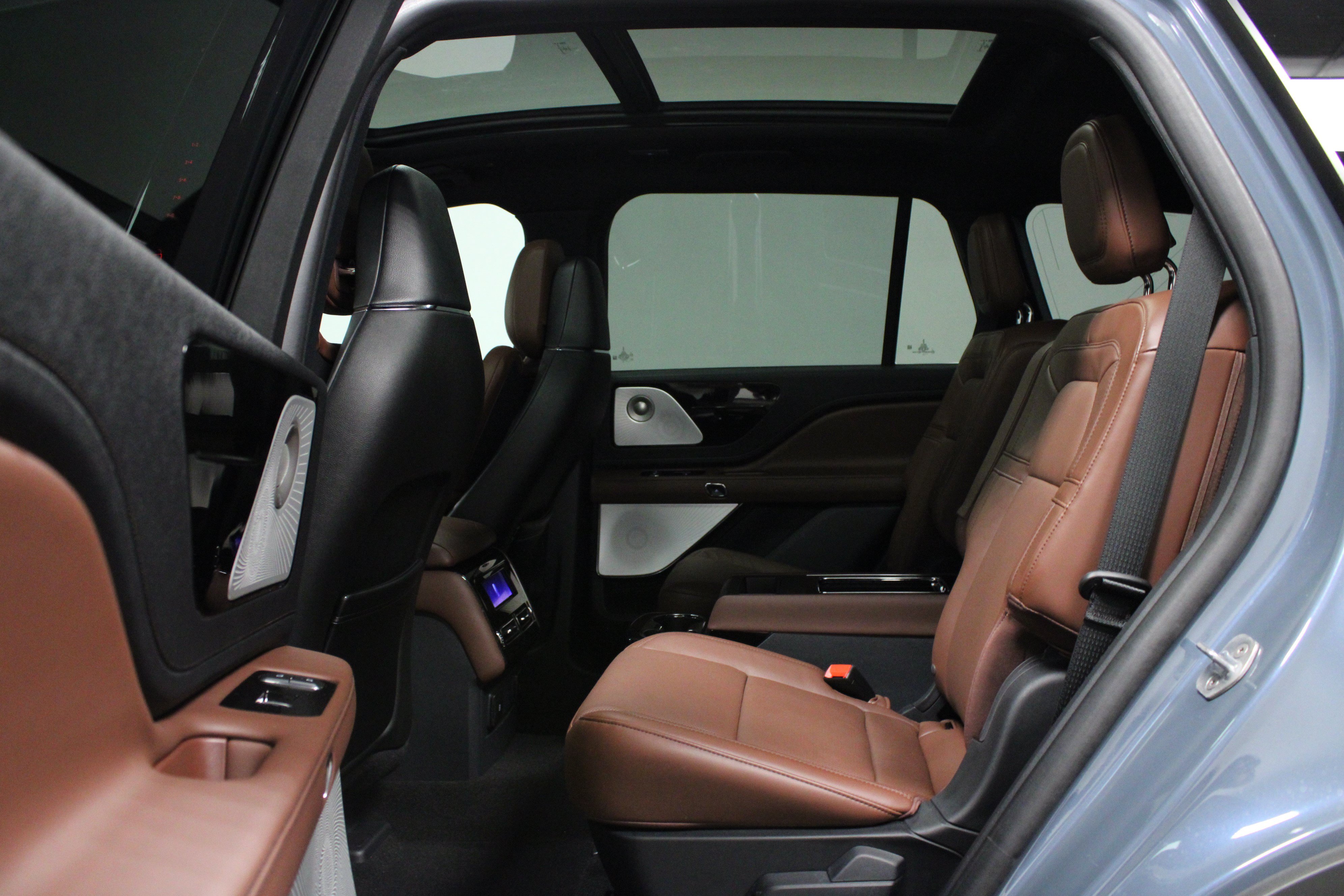 Used 2025 Lincoln Aviator Reserve w/ Luxury Package RWD image 13