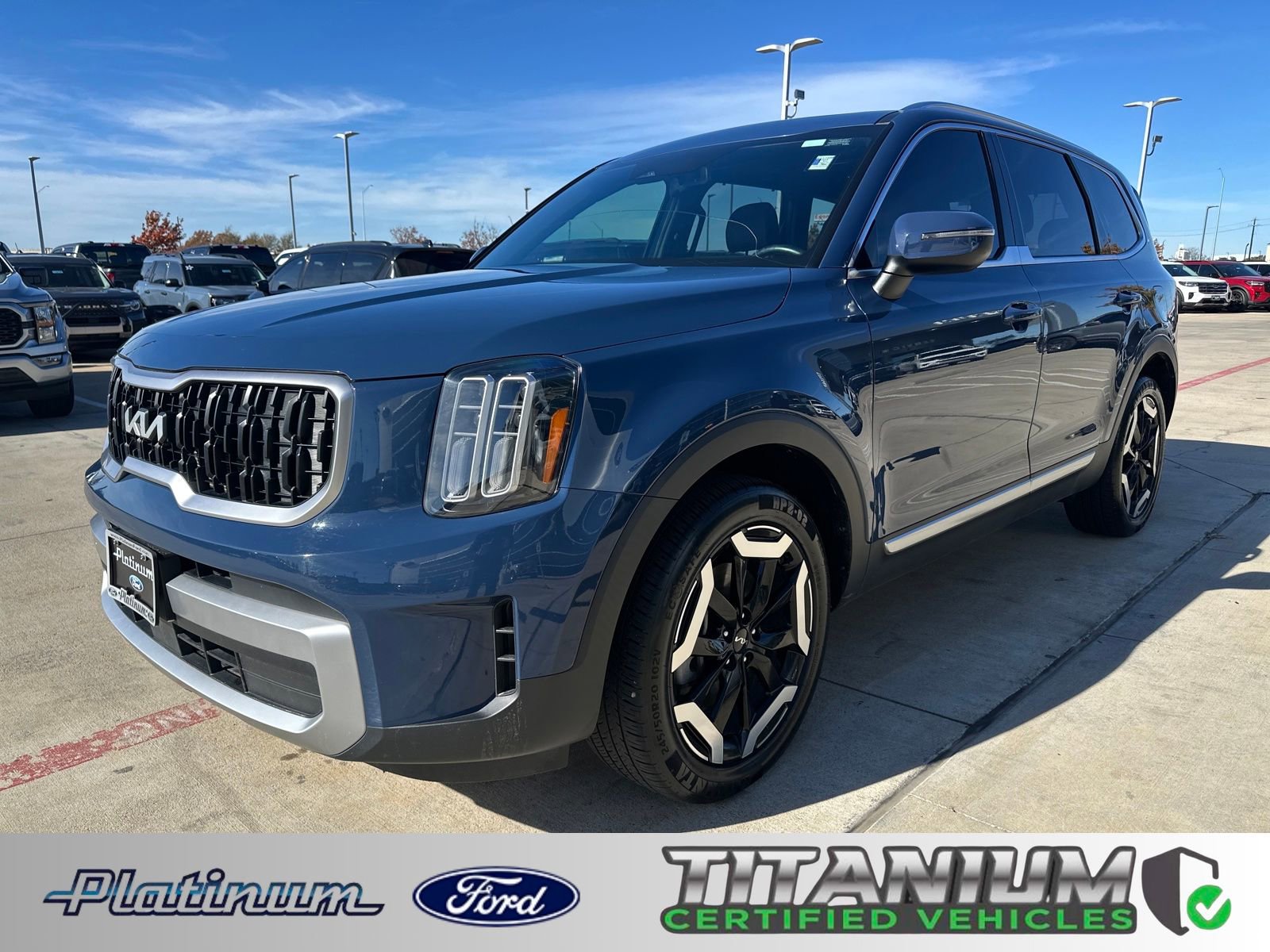 Used 2023 Kia Telluride EX w/ EX Captain's Chair Package