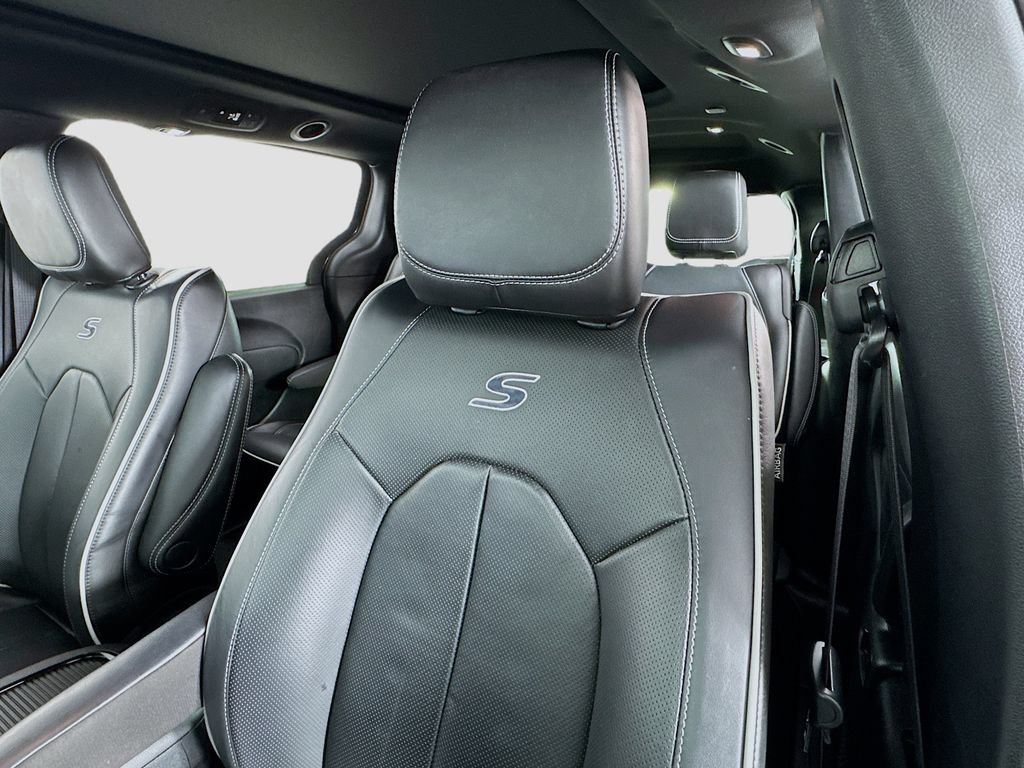 Used 2022 Chrysler Pacifica Limited w/ S Appearance Package FWD image 22