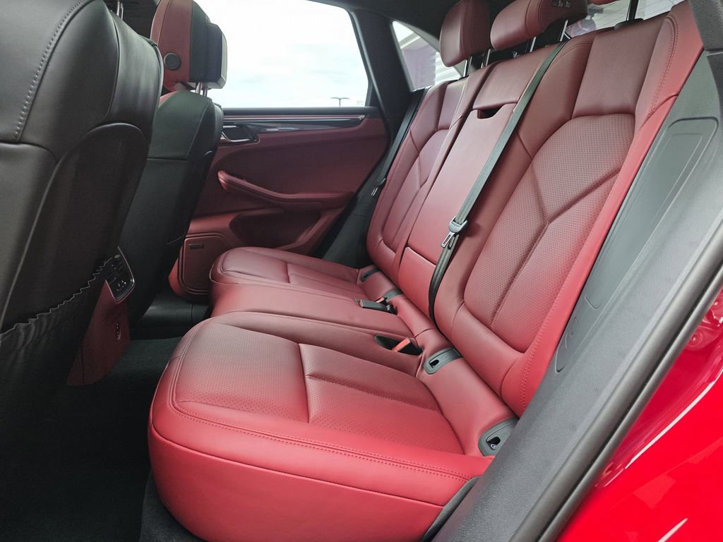 Certified 2025 Porsche Macan GTS image 21