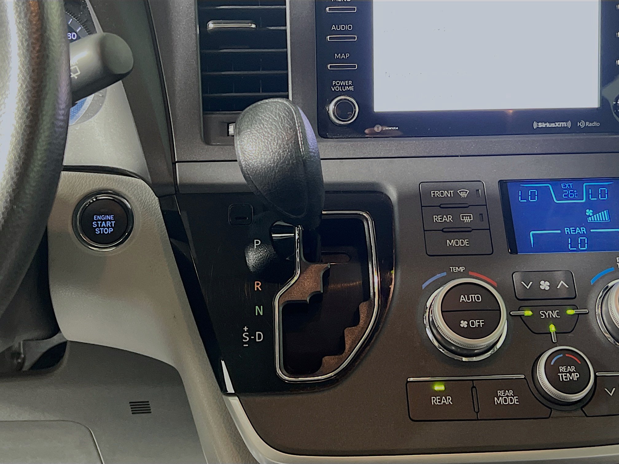 Used 2020 Toyota Sienna LE w/ LE Preferred Package FWD image 24