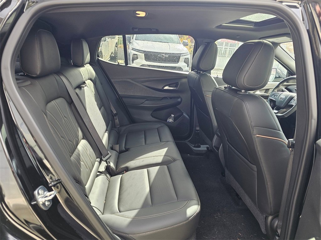 Used 2025 Buick Envista Avenir image 13