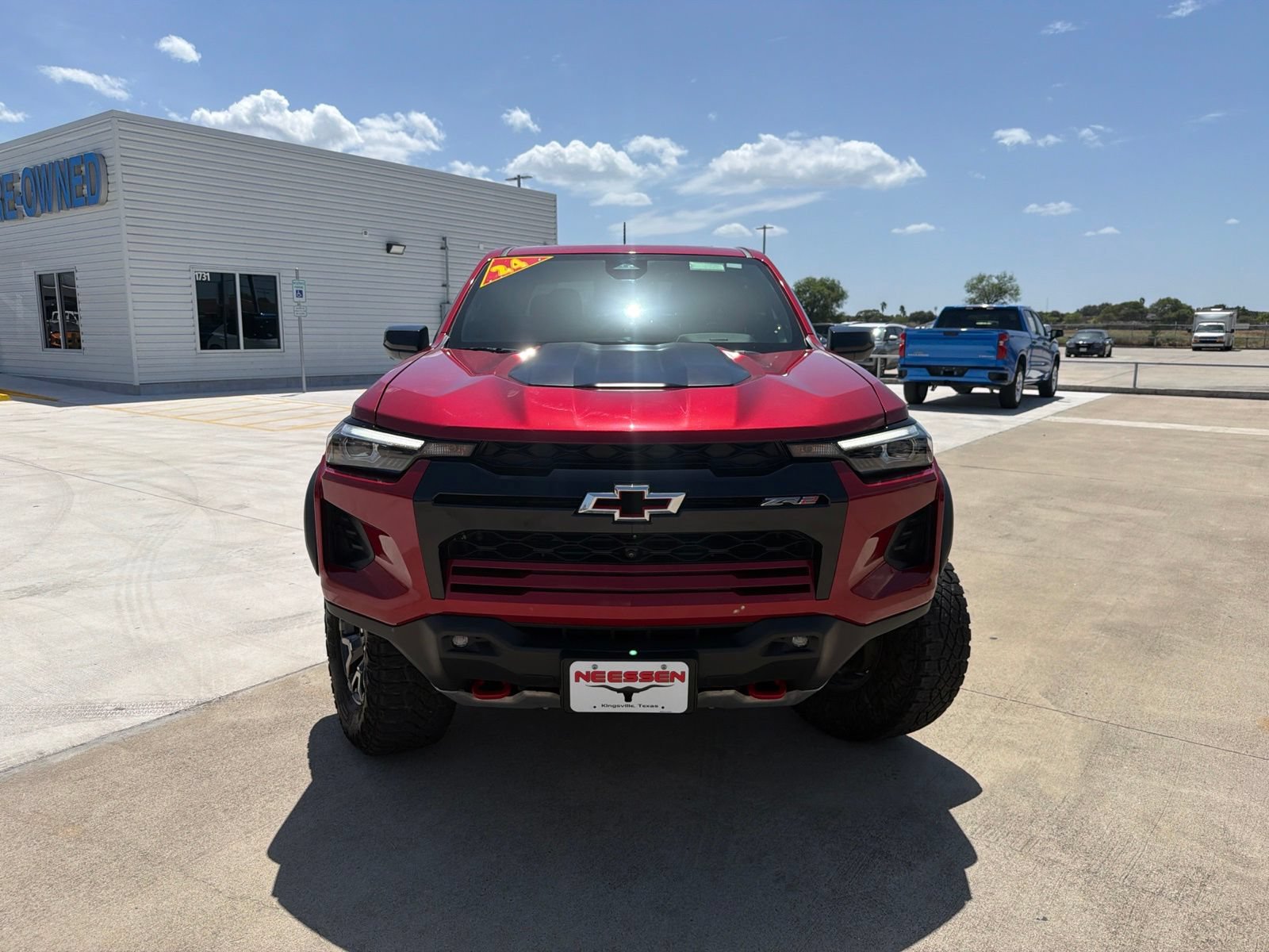 Used 2024 Chevrolet Colorado ZR2 w/ Technology Package AWD/4WD image 2