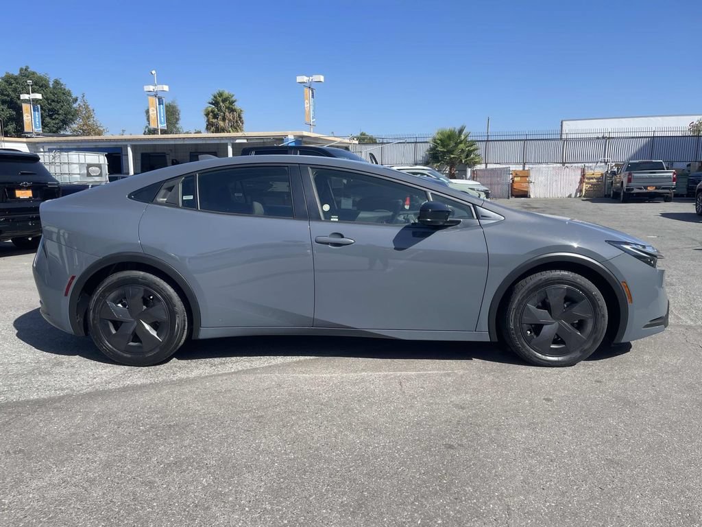 Used 2025 Toyota Prius LE FWD image 2