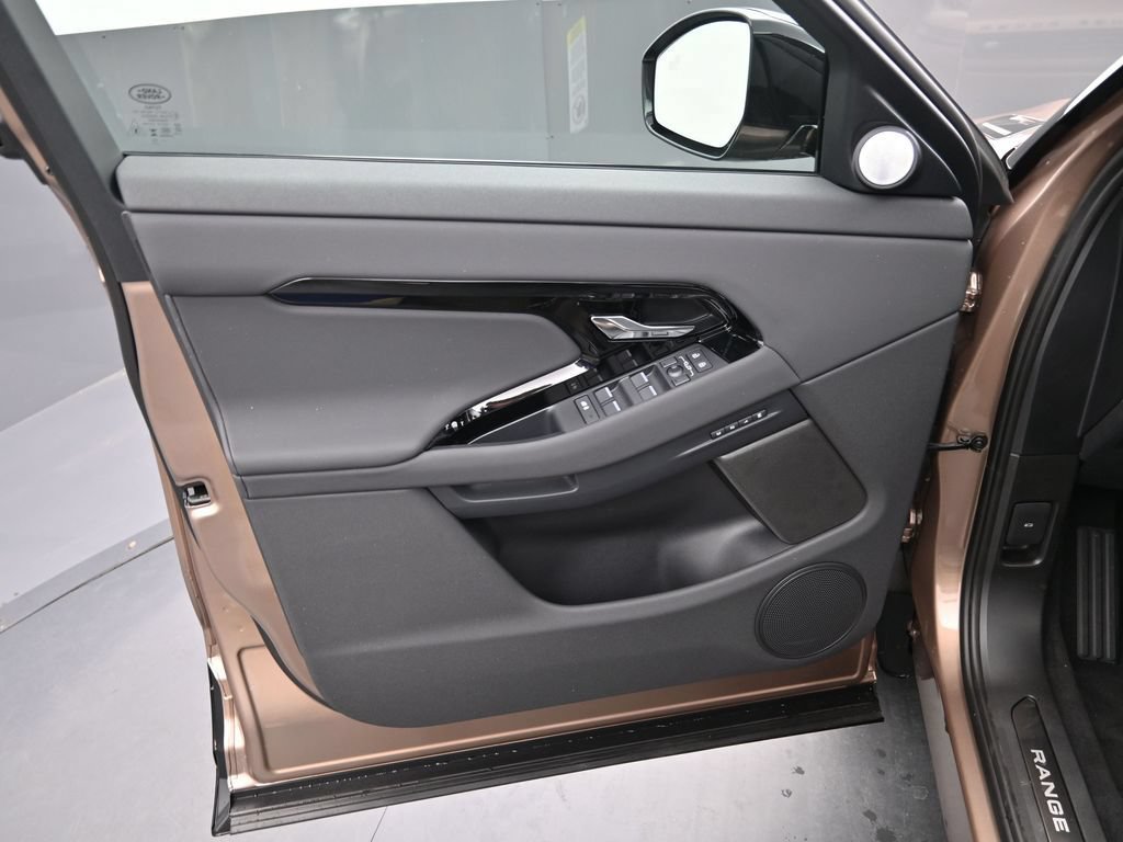 New 2026 Land Rover Range Rover Evoque Dynamic SE AWD/4WD image 18