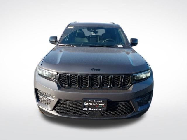 New 2025 Jeep Grand Cherokee Laredo image 3