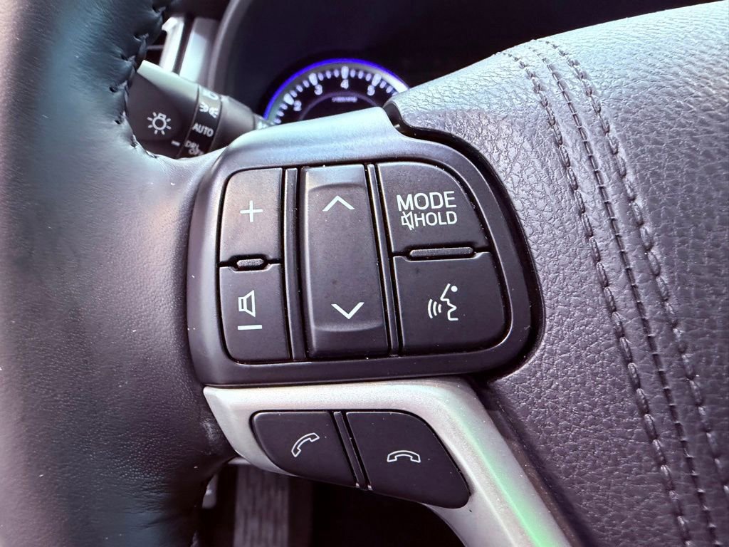 Used 2018 Toyota Highlander XLE AWD/4WD image 22