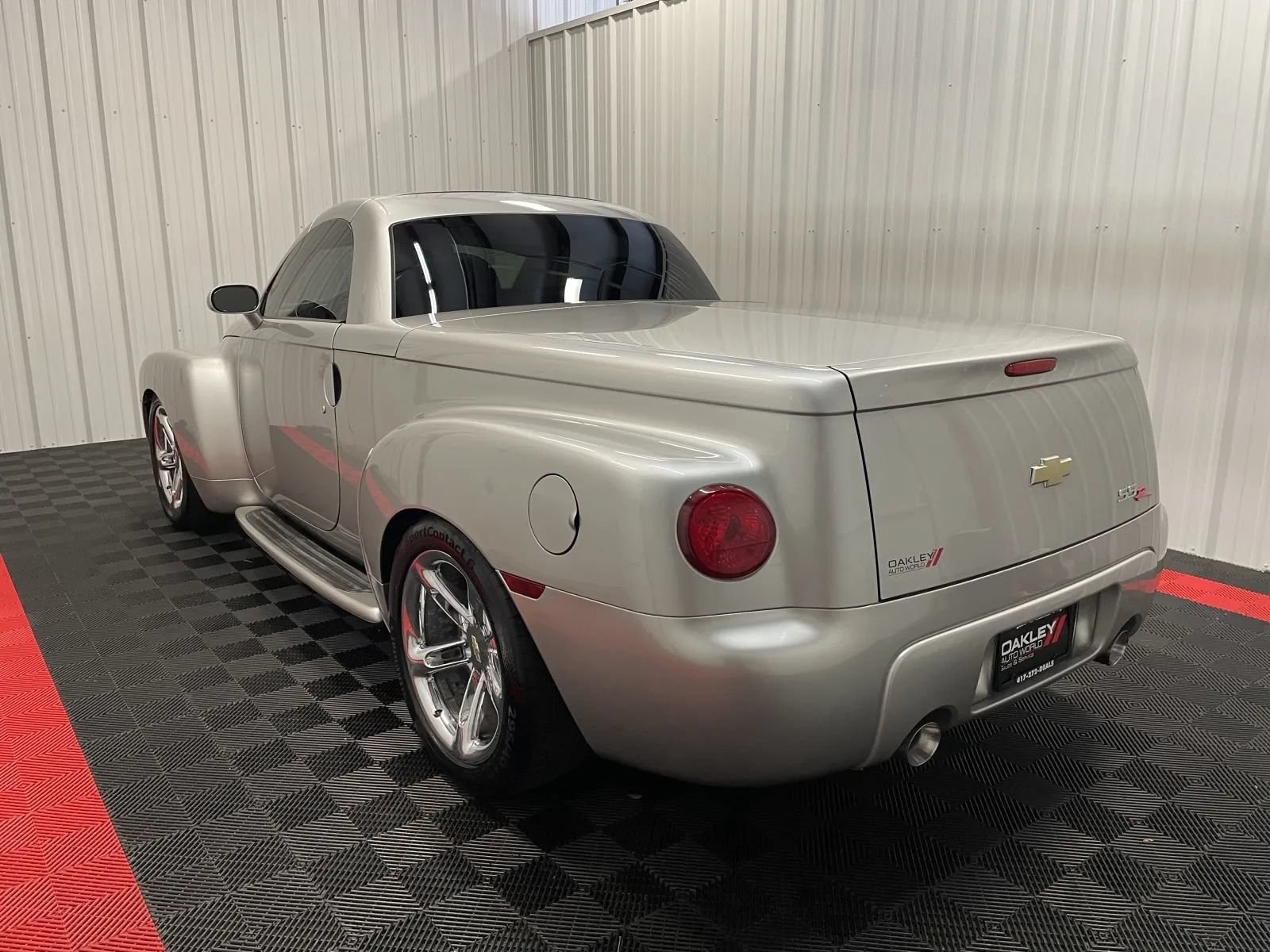 Used 2005 Chevrolet SSR w/ Preferred Equipment Group RWD image 6