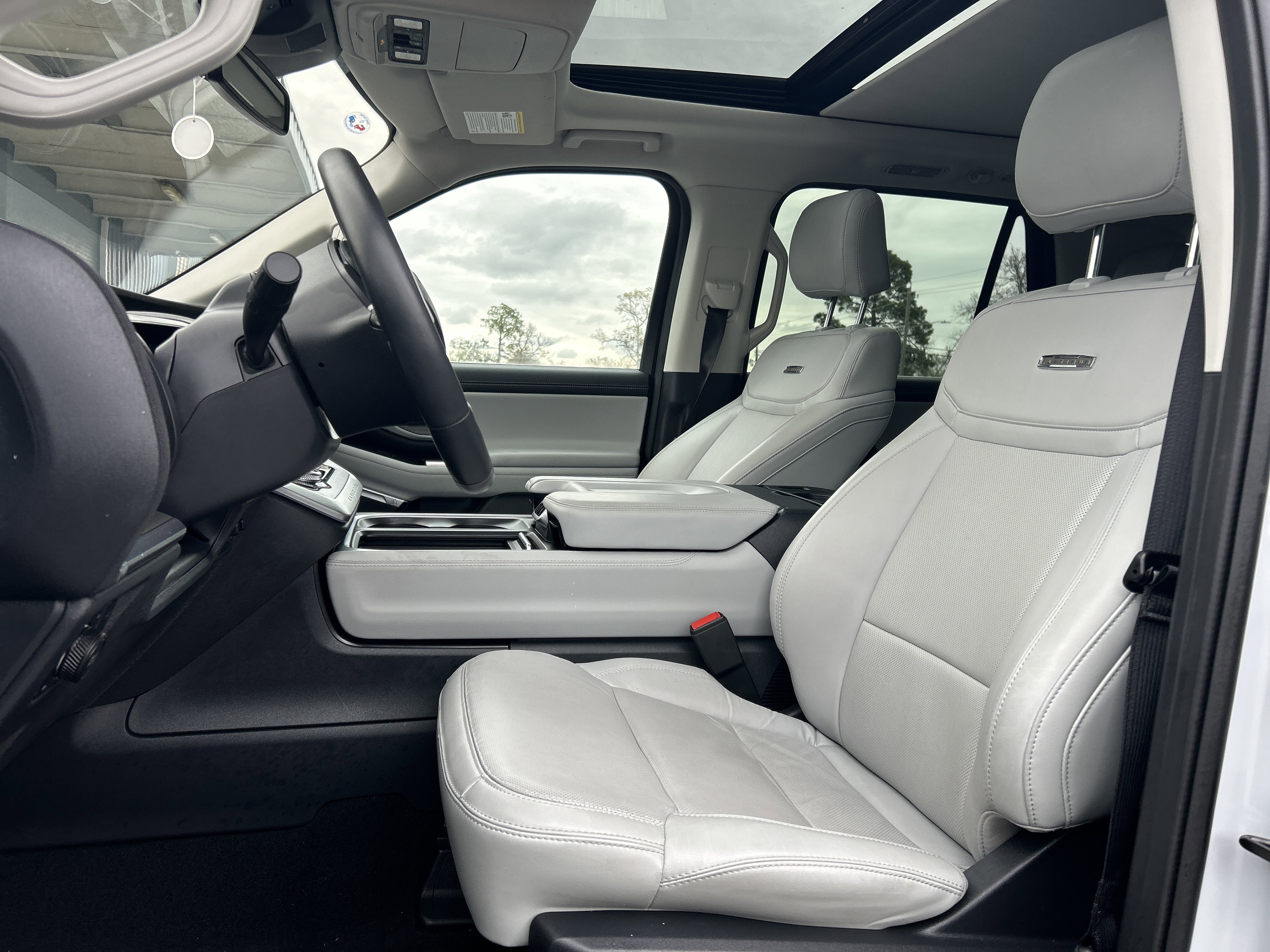 Certified 2025 Ford Expedition Platinum image 10