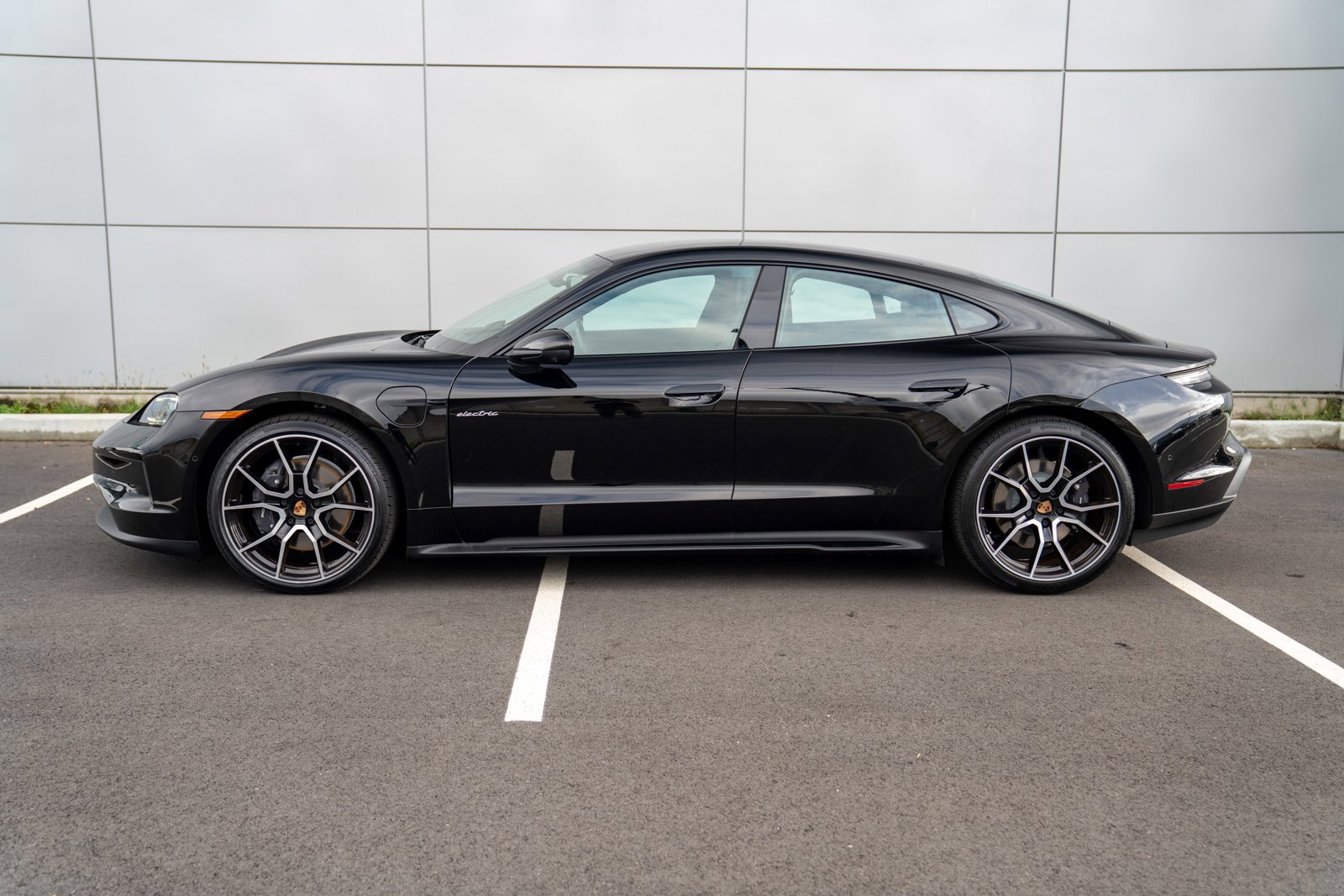 Certified 2025 Porsche Taycan video 2