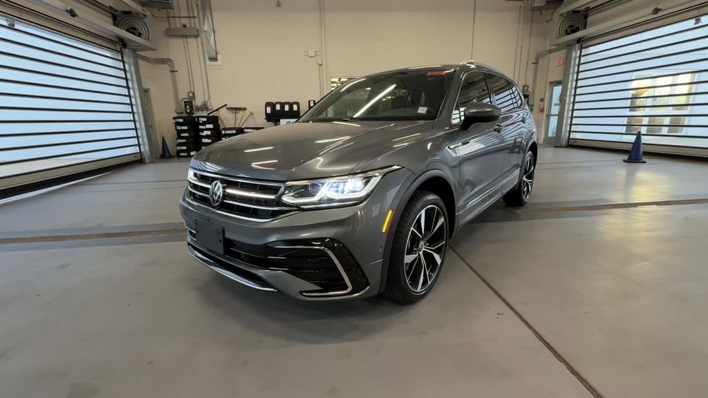 Used 2023 Volkswagen Tiguan SEL R-Line AWD/4WD image 8