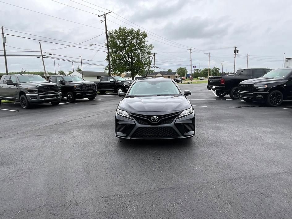 Used 2020 Toyota Camry SE FWD image 2