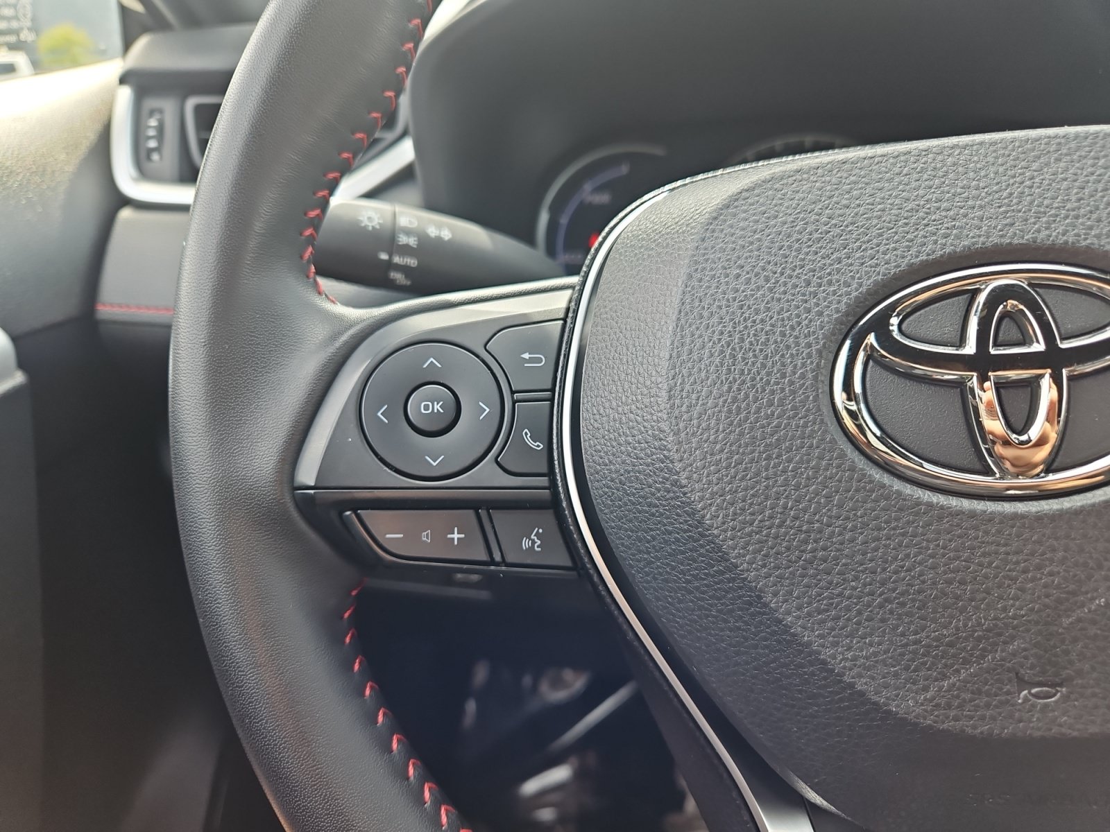 Used 2022 Toyota RAV4 SE AWD/4WD image 25
