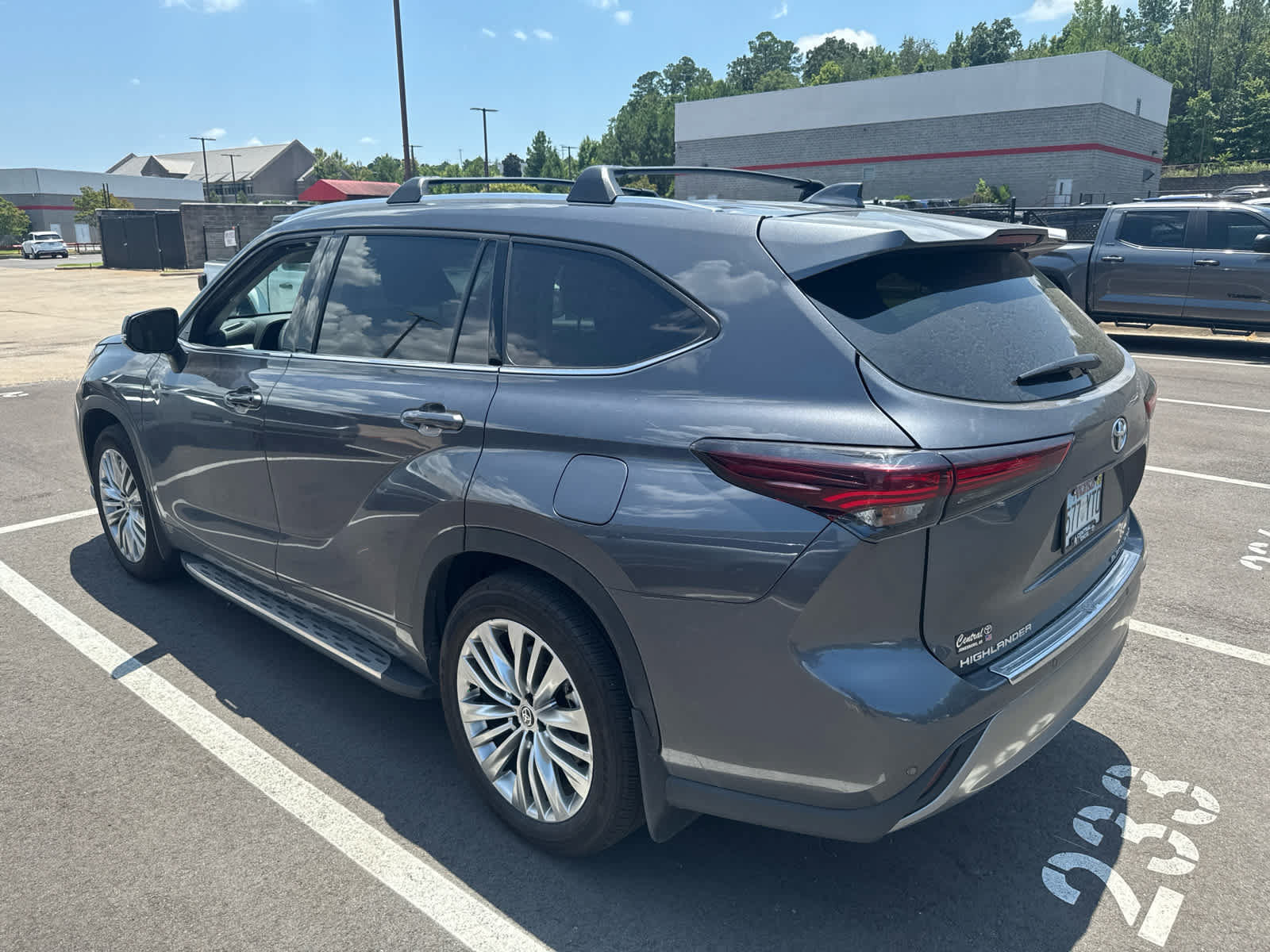Certified 2025 Toyota Highlander Platinum AWD/4WD image 3