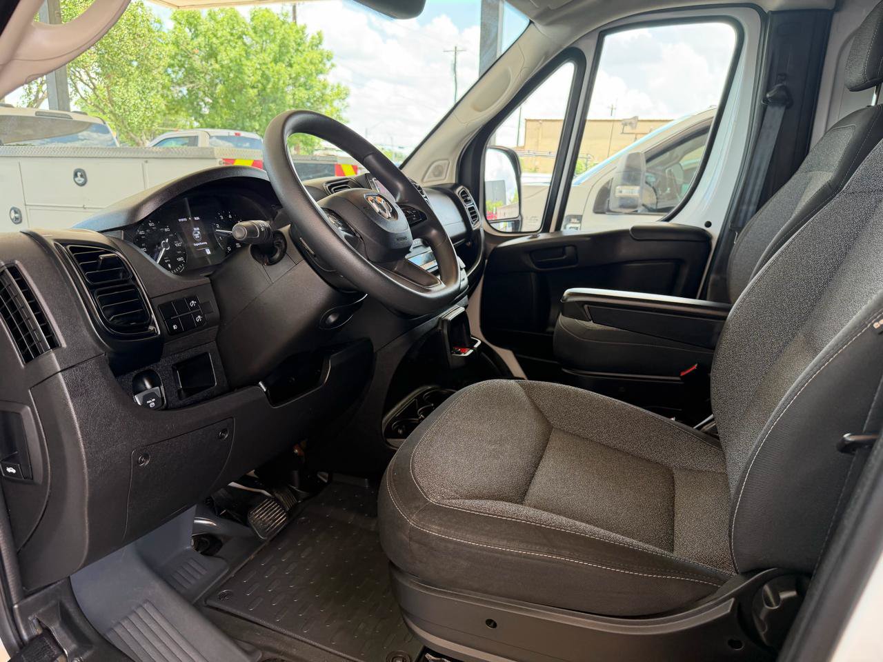 Used 2025 RAM ProMaster 2500 w/ Convenience Group FWD image 10