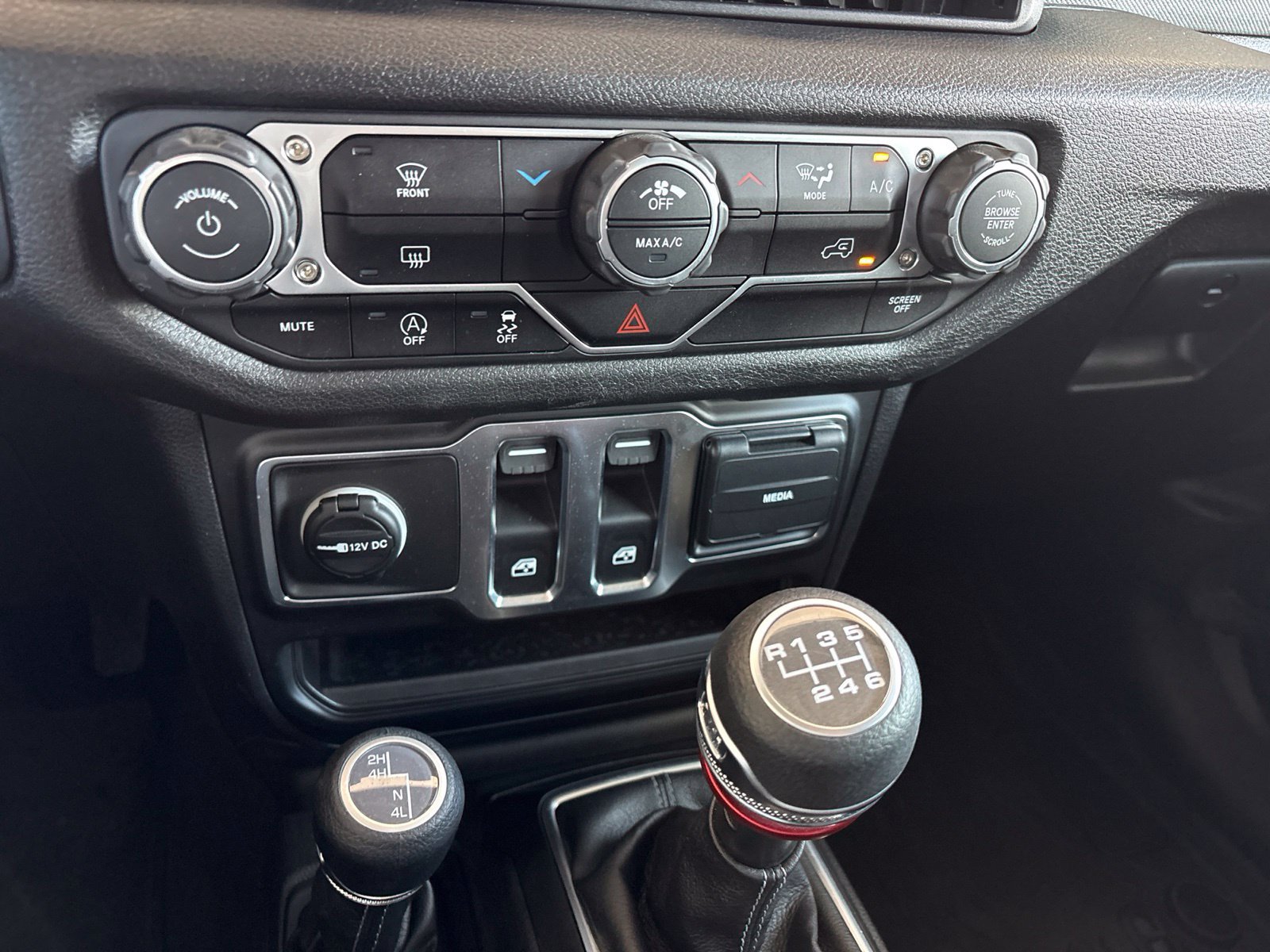 Used 2026 Jeep Wrangler Sport AWD/4WD image 23