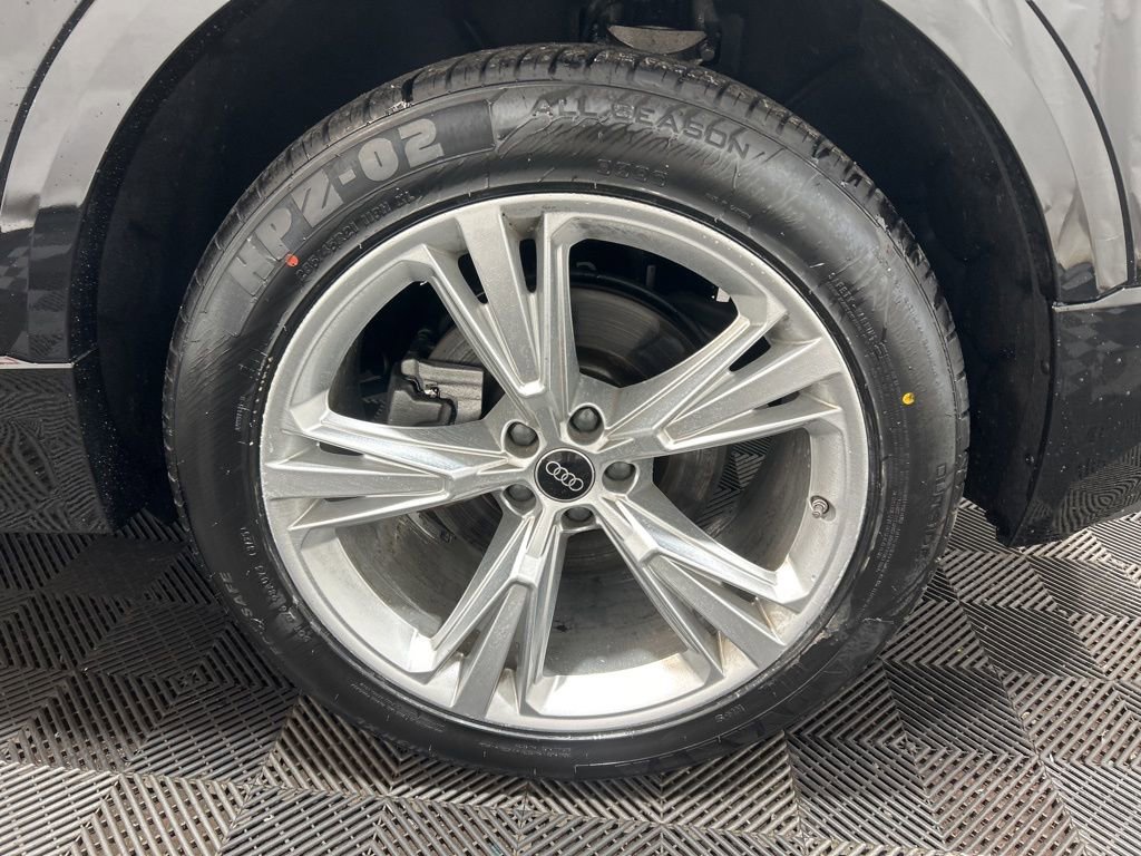 Used 2023 Audi Q8 Prestige w/ Prestige Package image 33