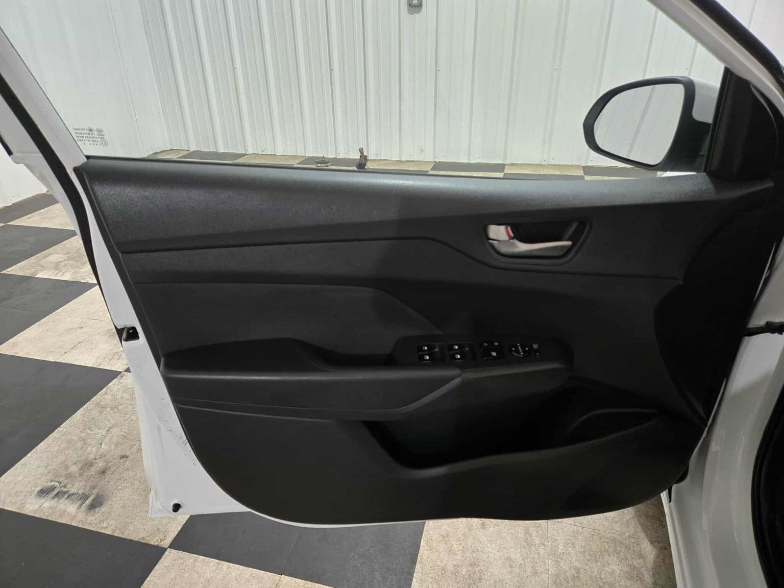 Used 2021 Hyundai Accent SE w/ Cargo Package image 9