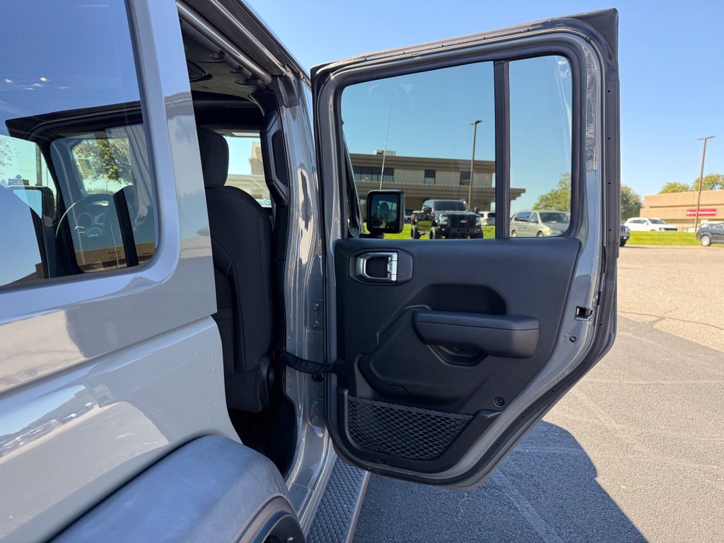 Used 2023 Jeep Wrangler Unlimited w/ Sun & Screen Package AWD/4WD image 15
