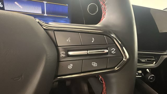 Used 2025 Chevrolet Equinox EV RS FWD image 18