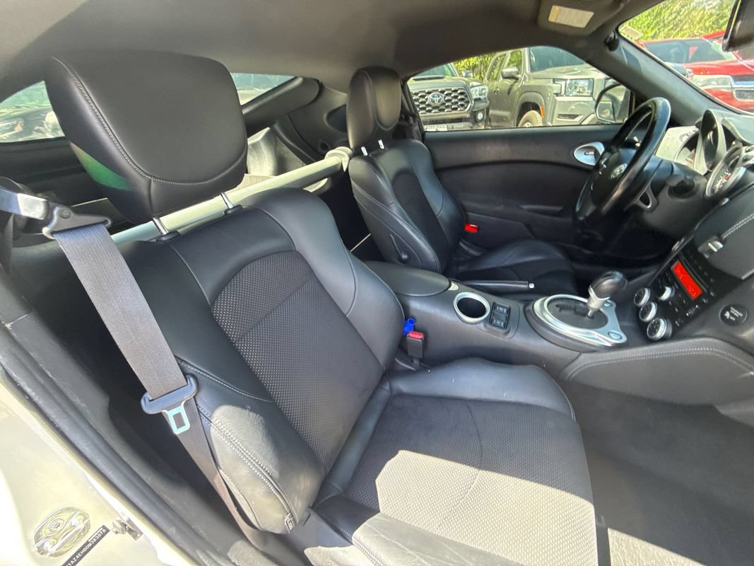 Used 2013 Nissan 370Z Touring RWD image 11