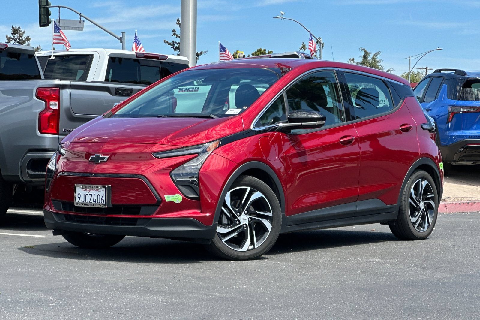 Used 2023 Chevrolet Bolt LT w/ Infotainment Package FWD image 9